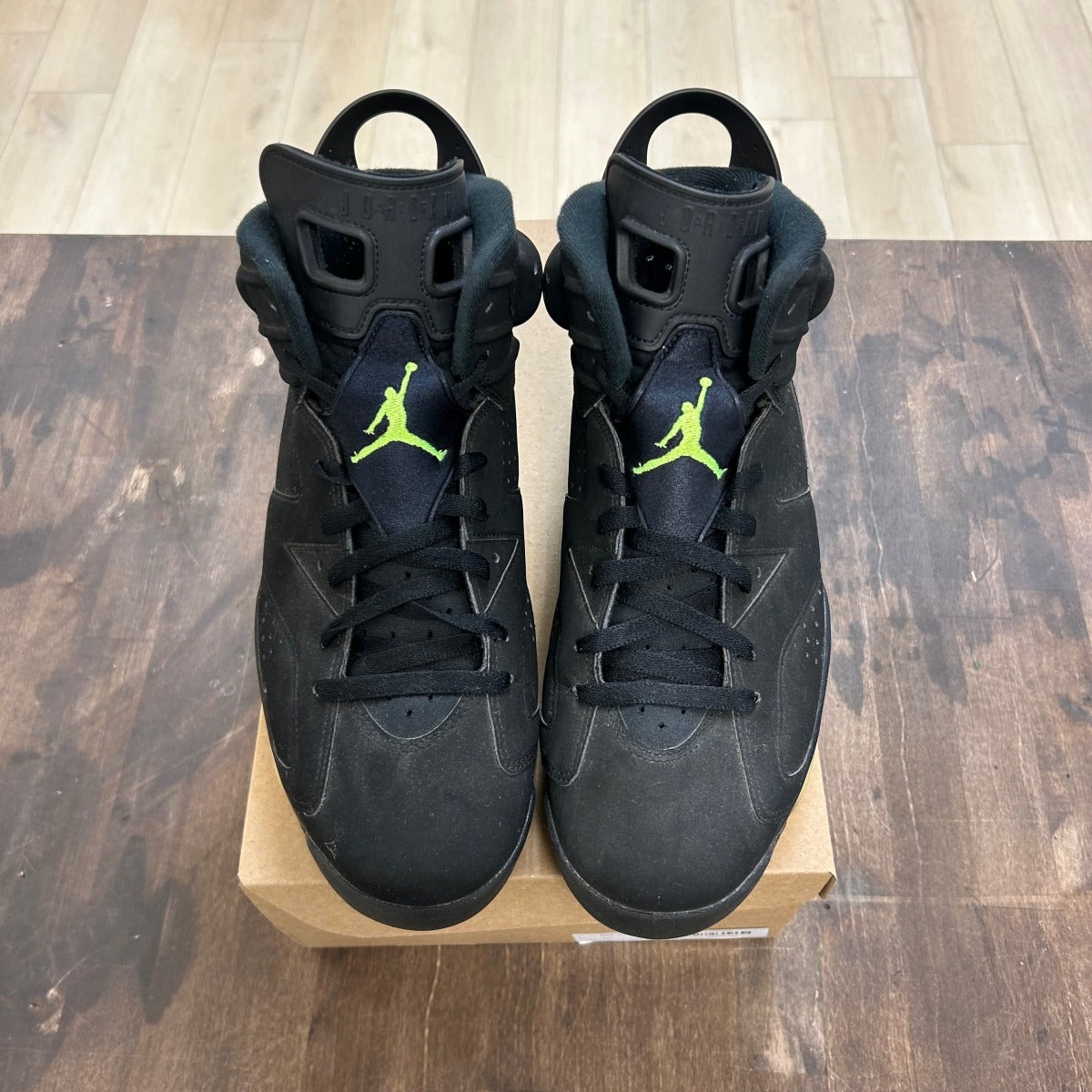 Jordan 6 Retro Electric Green Size 10.5 (Pre-Owned) - Image 2