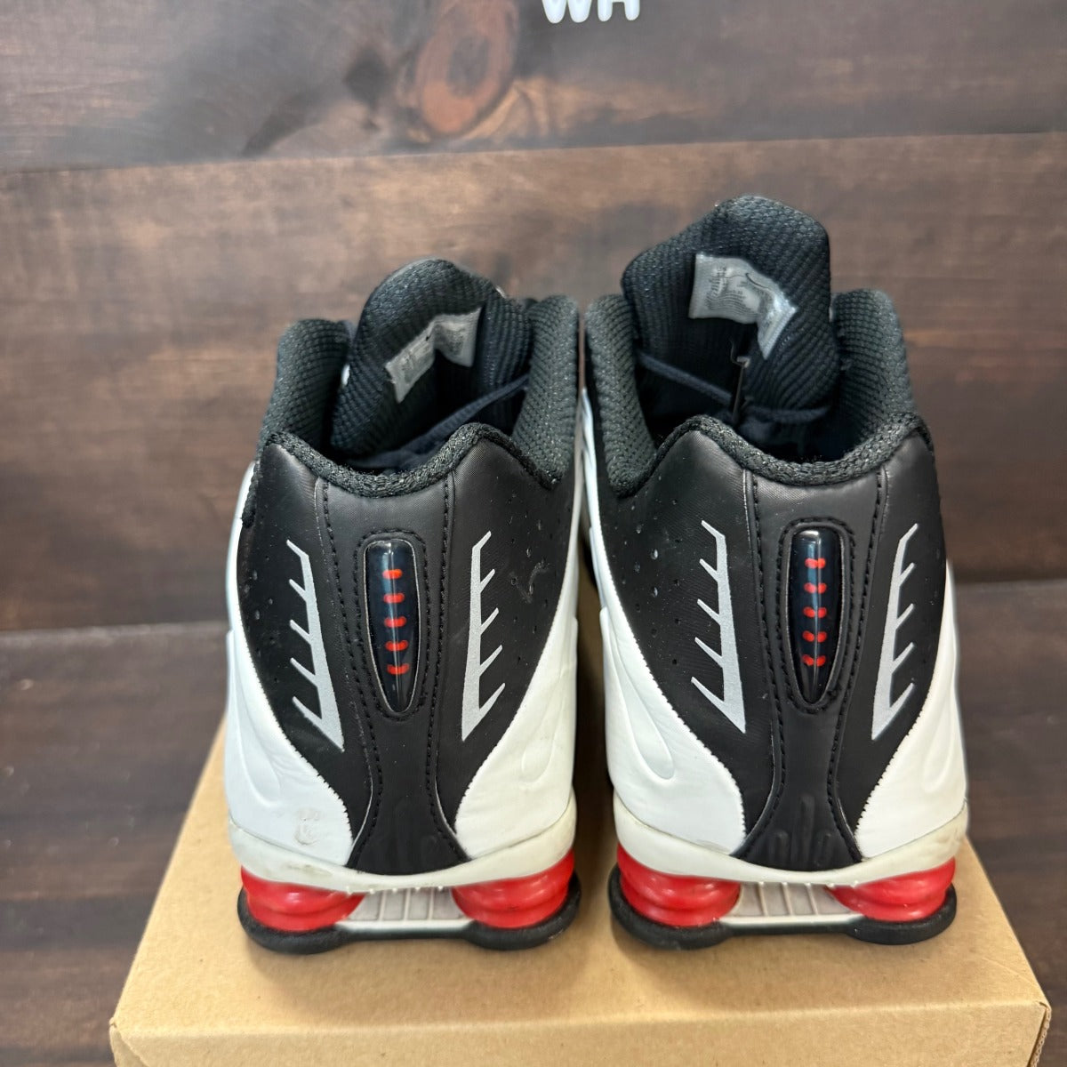 Nike Shox R4 Platinum Tint University Red Black Size 12 (Pre-Owned) - Image 3