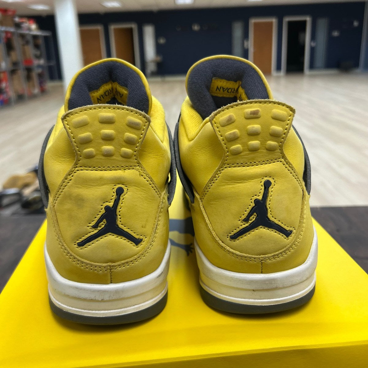 Jordan 4 Retro Lightning (2021) - Image 4