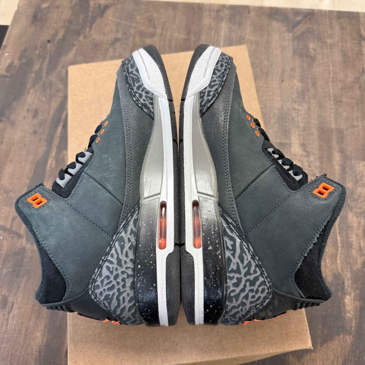 Jordan 3 Retro Fear Pack (2023) (GS) Size 6.5Y (Pre-Owned) - Image 4