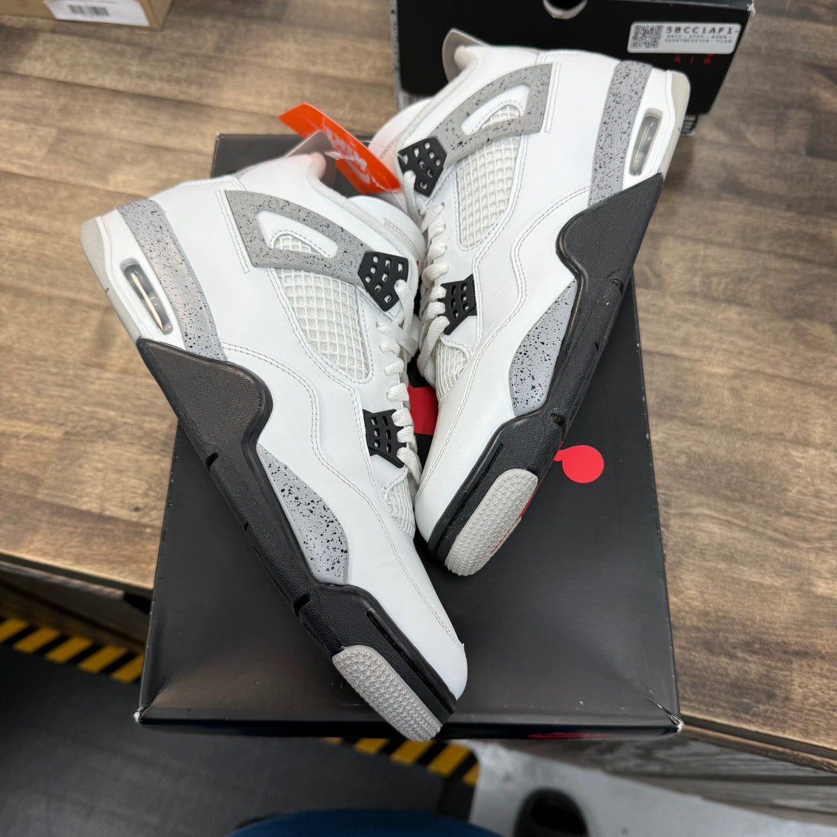 Jordan 4 Retro White Cement (2025) Size 11 (Pre-Owned)