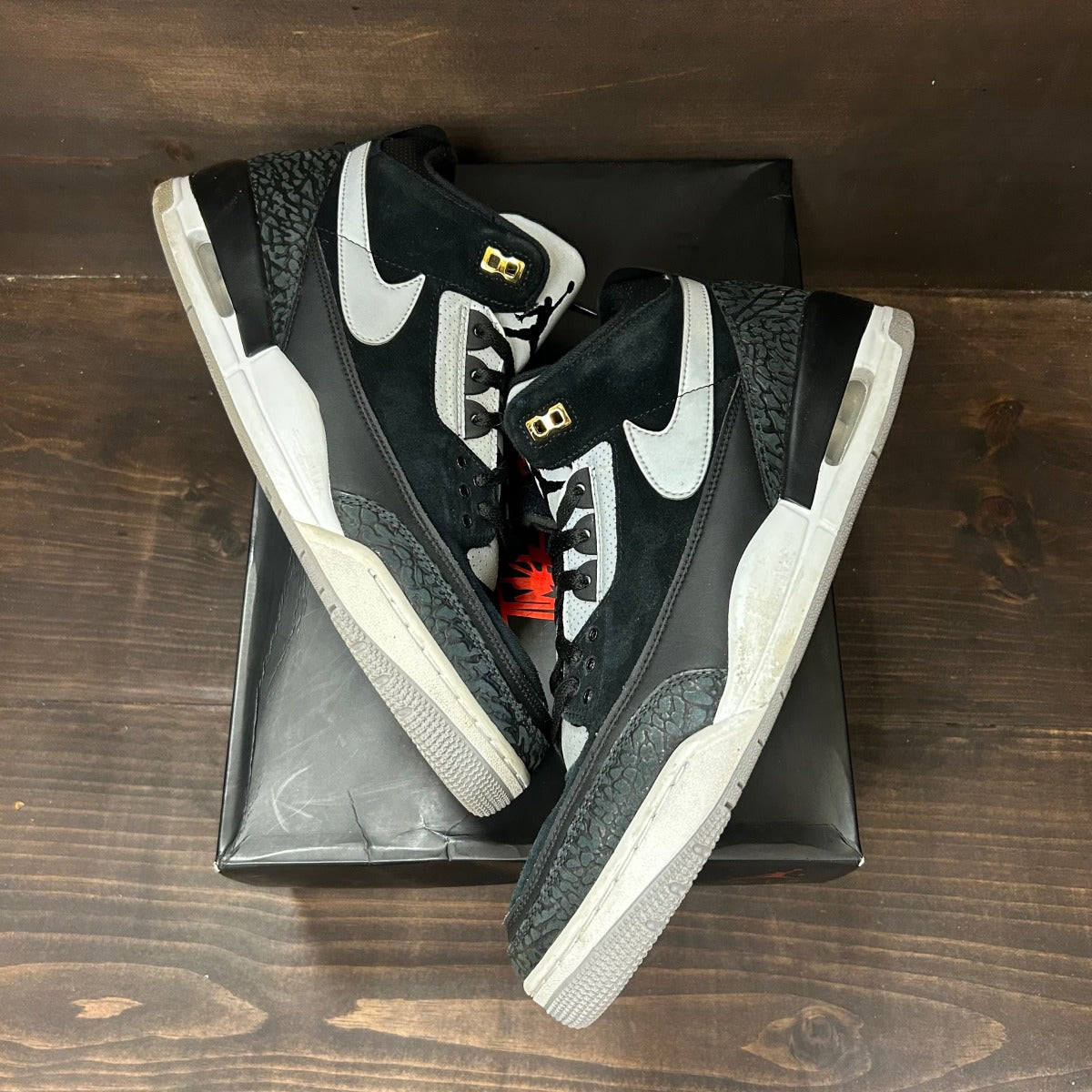 Jordan 3 Retro Tinker Black Cement Gold - Image 2