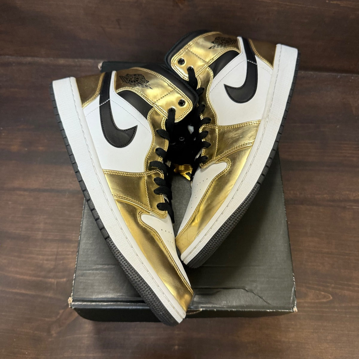 Jordan 1 Mid Metallic Gold Black White - Image 2