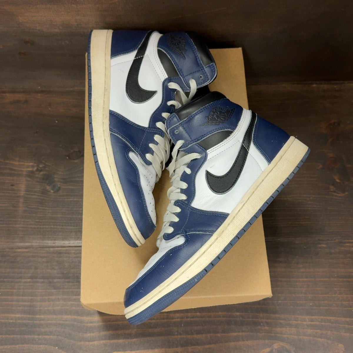 Jordan 1 Retro High OG Midnight Navy Size 9.5 (Pre-Owned) - Image 2