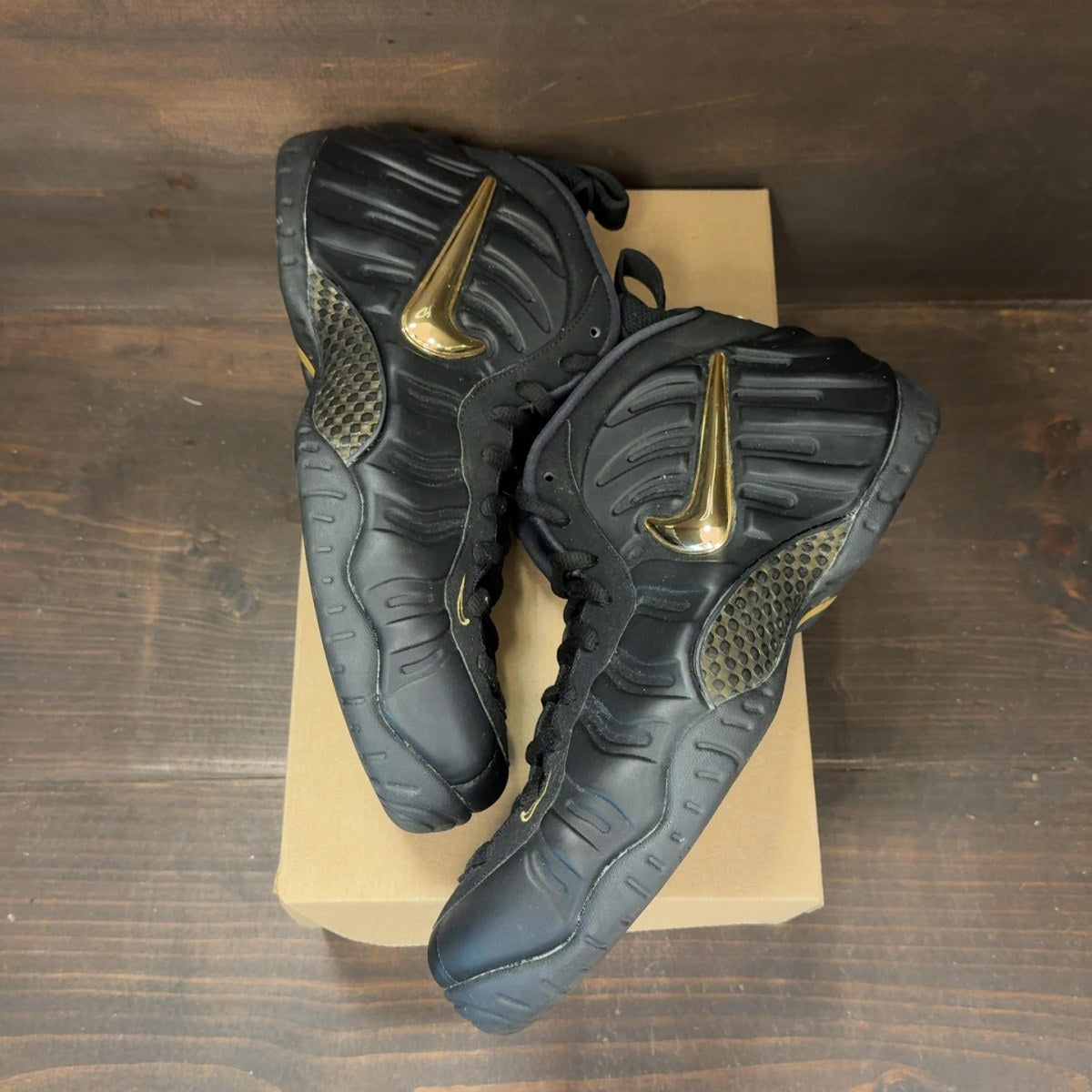 Nike Air Foamposite Pro Black Metallic Gold Size 12 (Pre-Owned) - Image 2