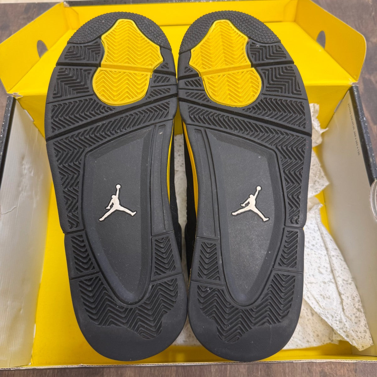 Jordan 4 Retro Thunder (2023) - Image 5