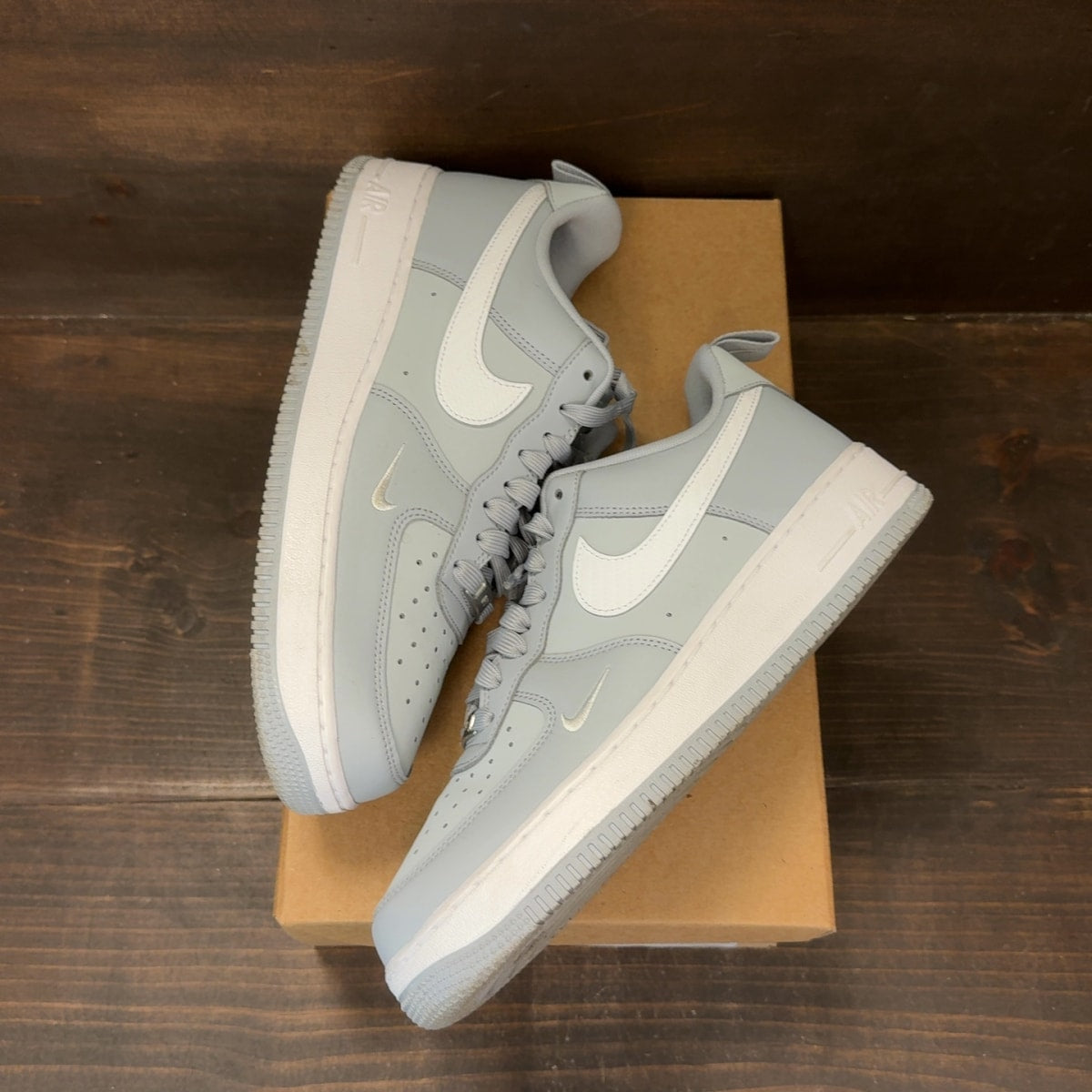 Nike Air Force 1 Low '07 LV8 Carbon Fiber Swoosh Wolf Grey White Size 9.5 (Pre-Owned) - Image 2