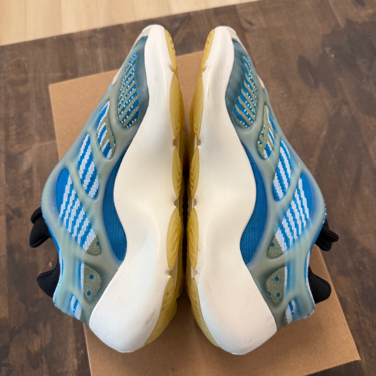 adidas Yeezy 700 V3 Arzareth Size 6.5 (Pre-Owned) - Image 4