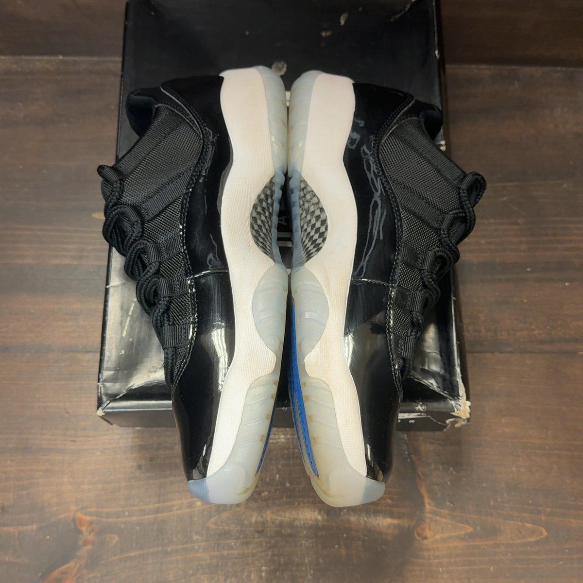 Jordan 11 Retro Low Space Jam Size 9 (Pre-Owned) - aux