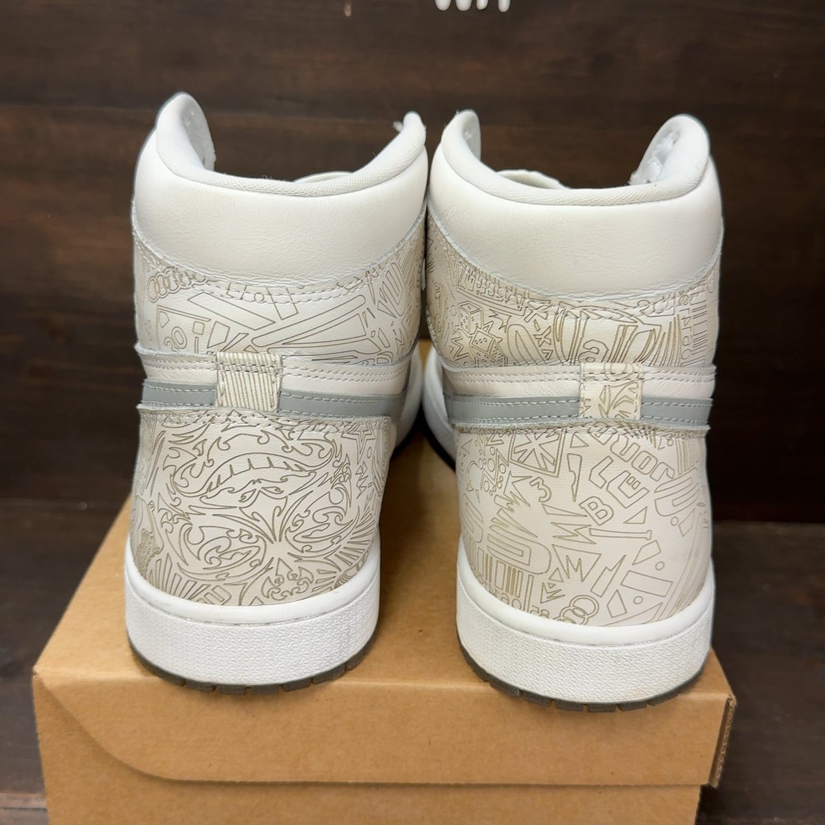 Jordan 1 Retro 30th Anniversary Laser Size 13 (Pre-Owned) - aux