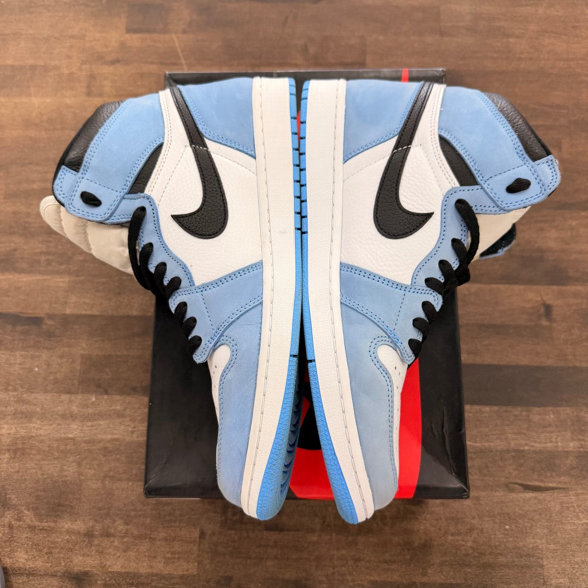 Jordan 1 Retro High OG University Blue Size 12 (Pre-Owned)