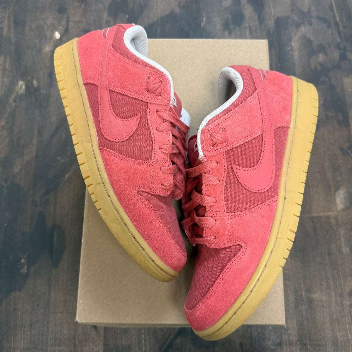 Nike SB Dunk Low Adobe Size 9 (Pre-Owned) - Image 1