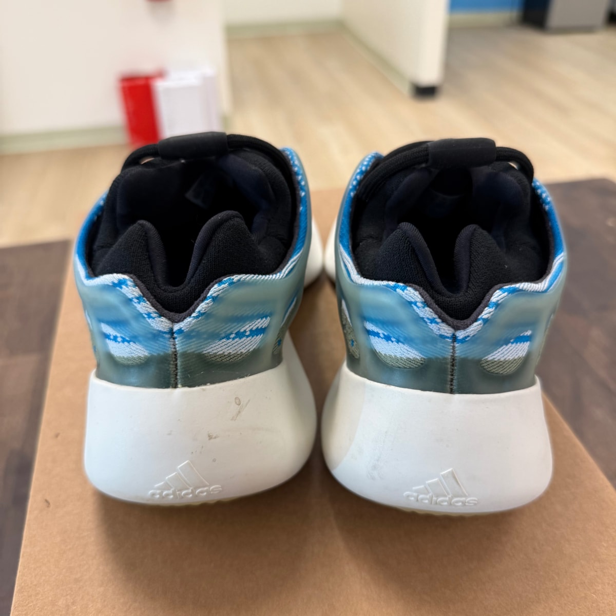 adidas Yeezy 700 V3 Arzareth Size 6.5 (Pre-Owned) - Image 3