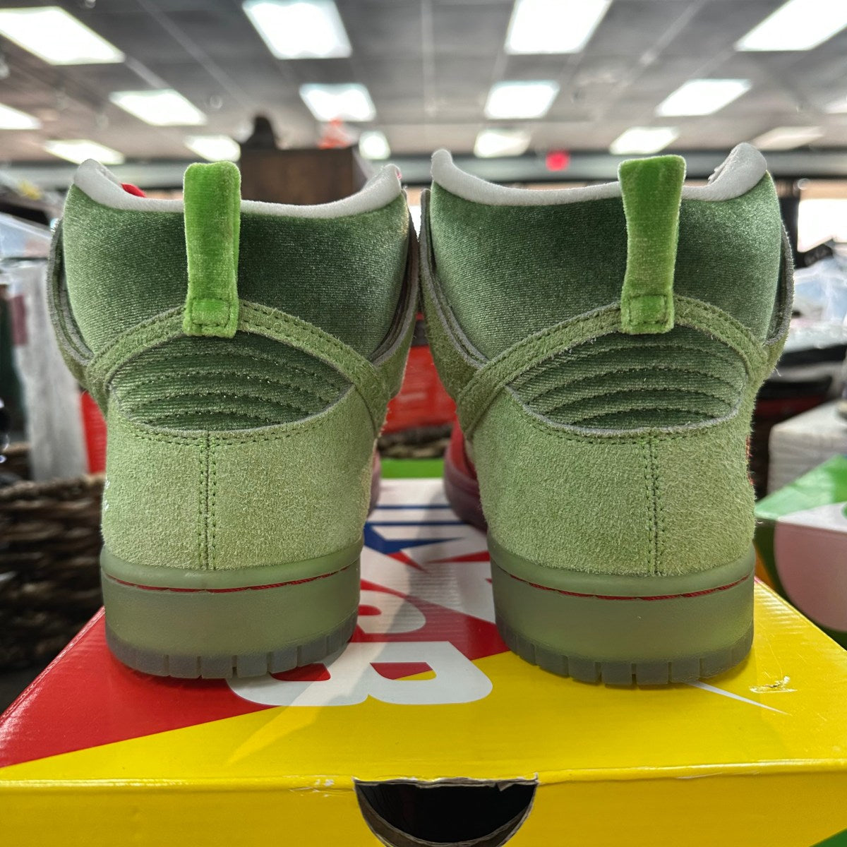 Nike SB Dunk High Strawberry Cough (Regular Box) - Image 4