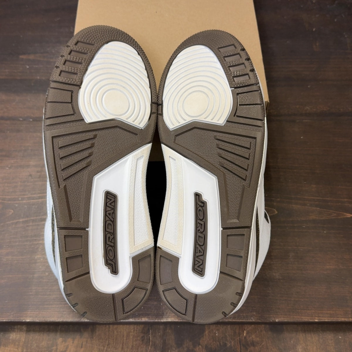 Jordan 3 Retro Mocha (2018) Size 9.5 (Pre-Owned) - Image 7