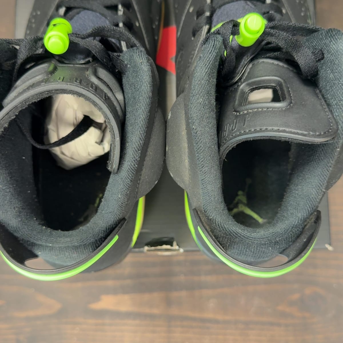 Jordan 6 Retro Electric Green Size 11 (Pre-Owned) - aux