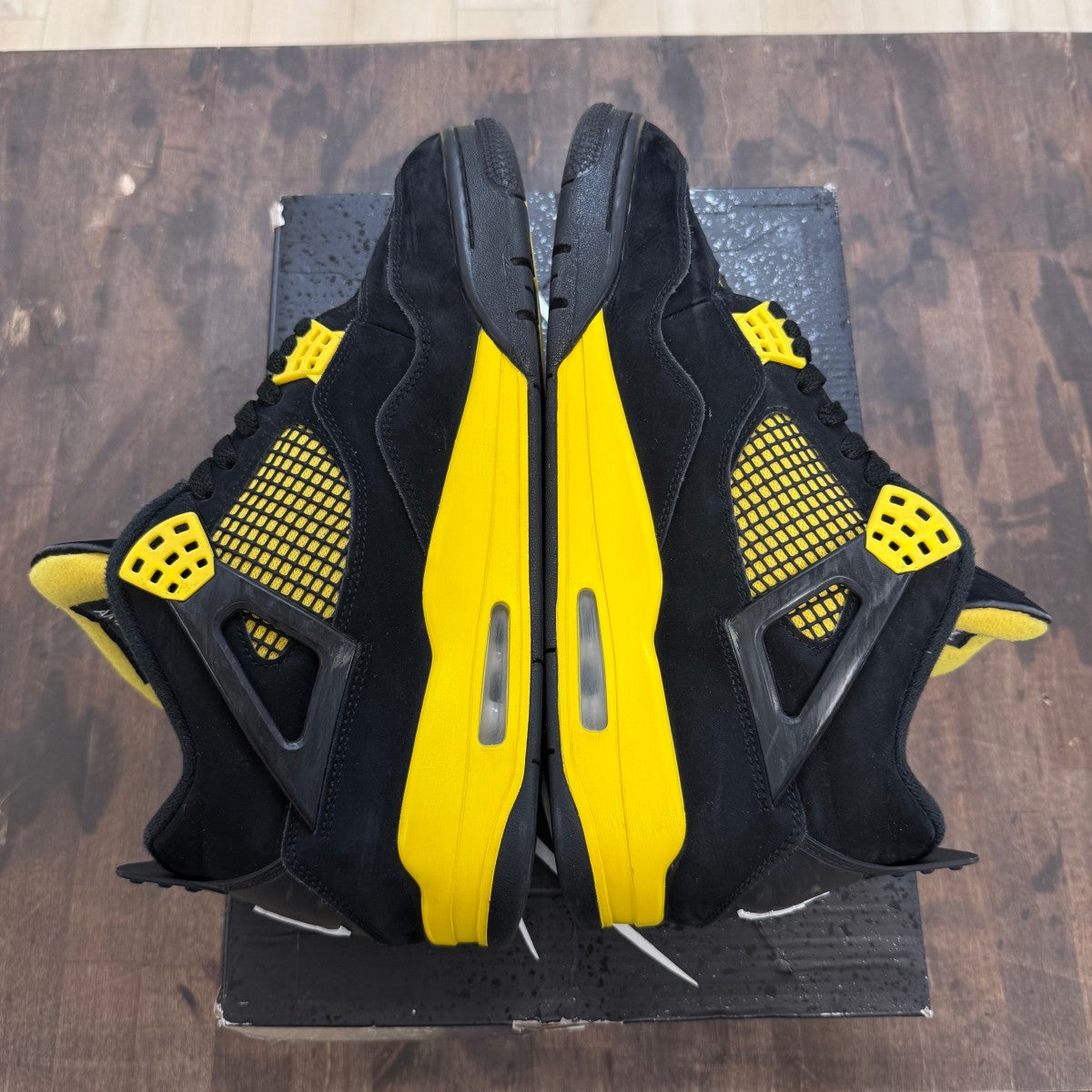 Jordan 4 Retro Thunder (2023) - Image 3
