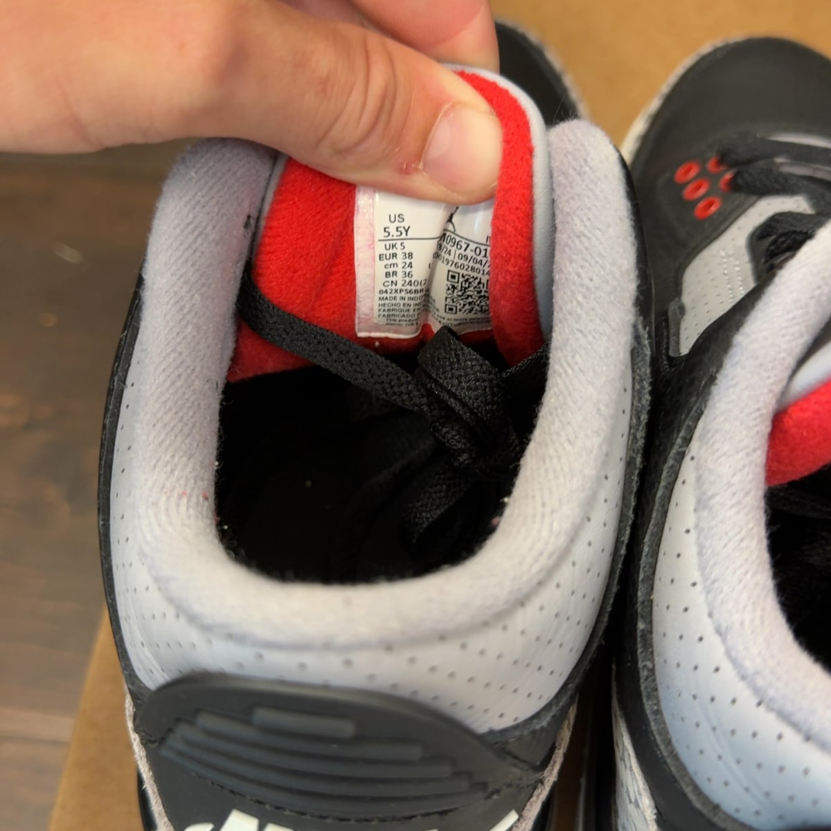 Jordan 3 Retro Black Cement (2024) (GS) Size 5.5Y (Pre-Owned) - Image 7
