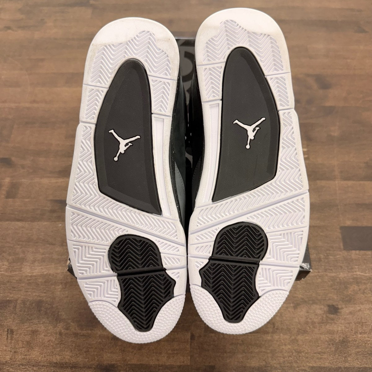 Jordan 4 Retro Fear (2024) - Image 5