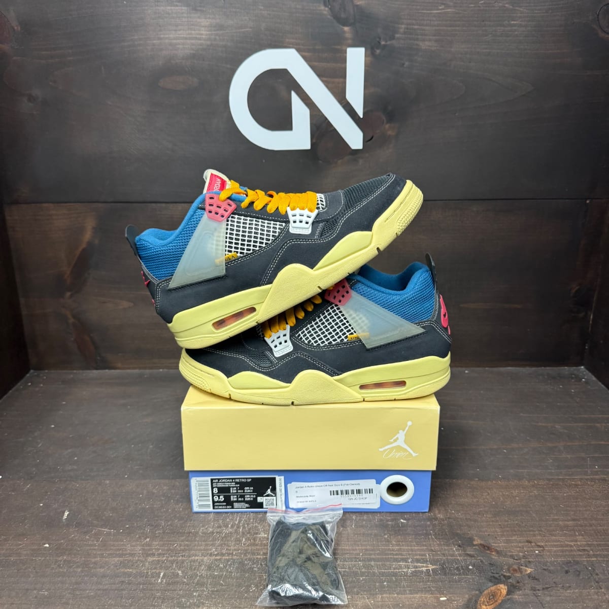 Jordan 4 Retro Union Off Noir Size 8 (Pre-Owned) - front