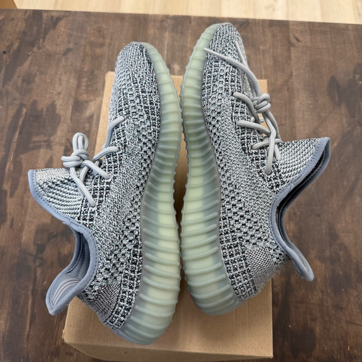 adidas Yeezy Boost 350 V2 Ash Blue Size 11 (Pre-Owned) - Image 5