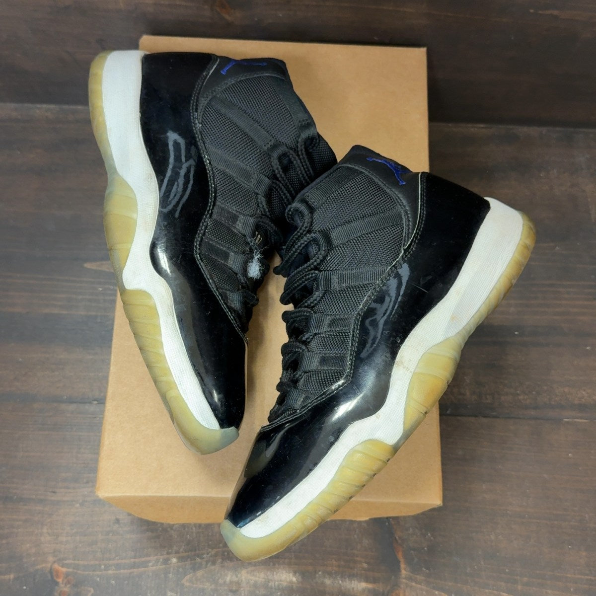 Jordan 11 Retro Space Jam (2016) Size 8 (Pre-Owned) - Image 2