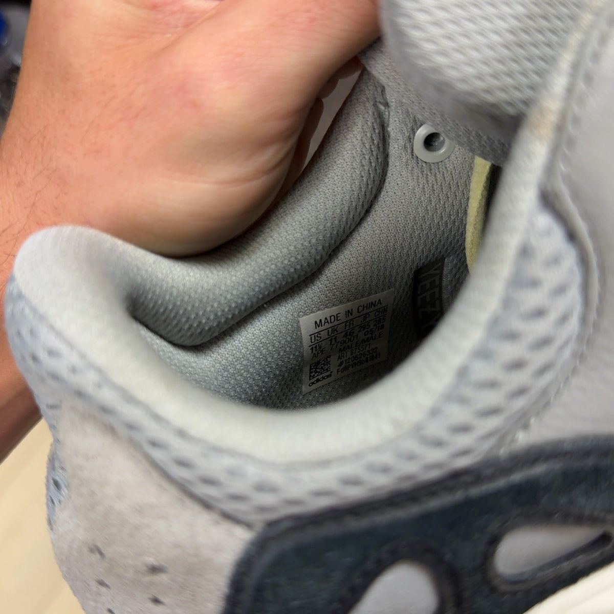 adidas Yeezy Boost 700 Wave Runner Size 11.5 (Pre-Owned) - aux