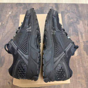 Nike Zoom Vomero 5 Triple Black Size 9.5 (Pre-Owned) - Image 4