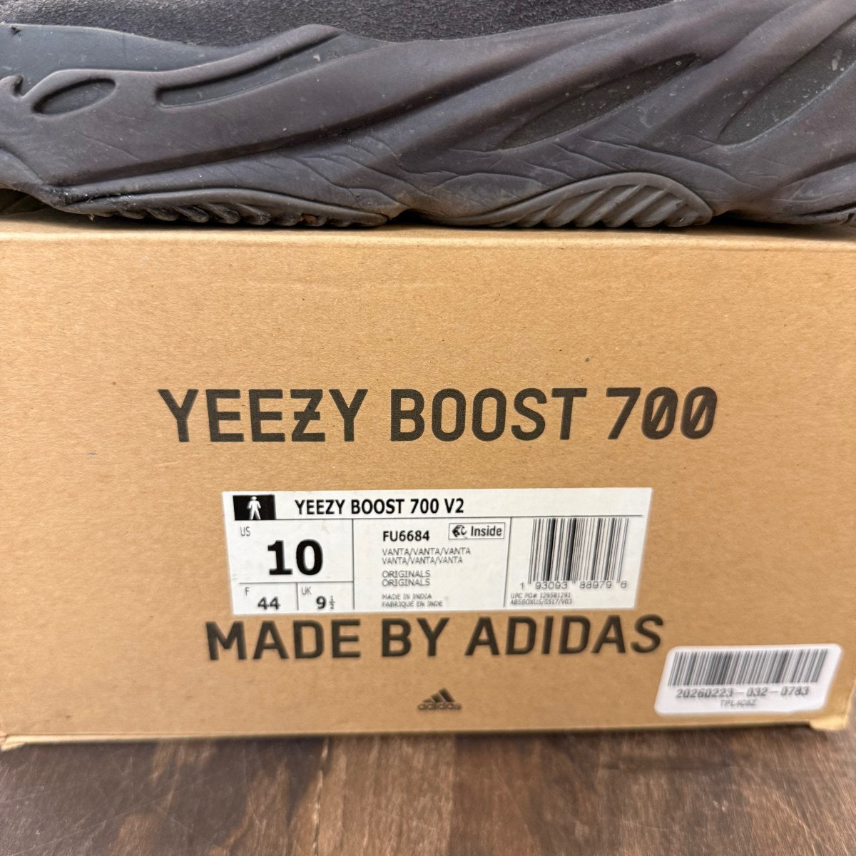 adidas Yeezy Boost 700 V2 Vanta - Image 7