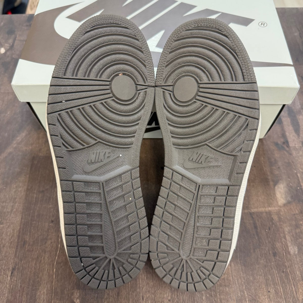 Jordan 1 Retro Low OG SP Travis Scott Reverse Mocha - Image 3