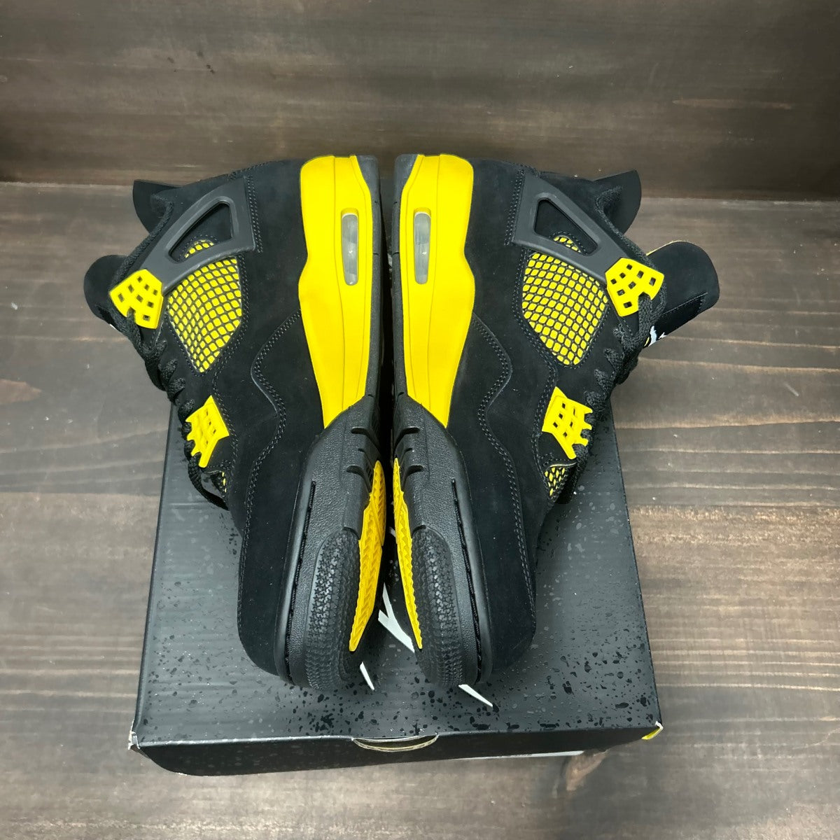Jordan 4 Retro Thunder (2023) Size 11 (Pre-Owned) - Image 4