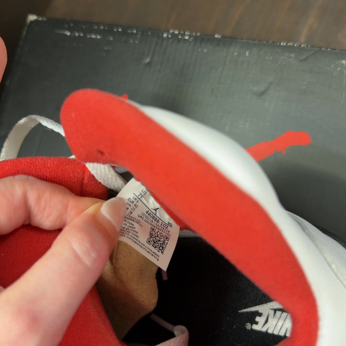 Jordan 5 Retro Fire Red Silver Tongue (2020) (GS) Size 7Y (Pre-Owned) - aux