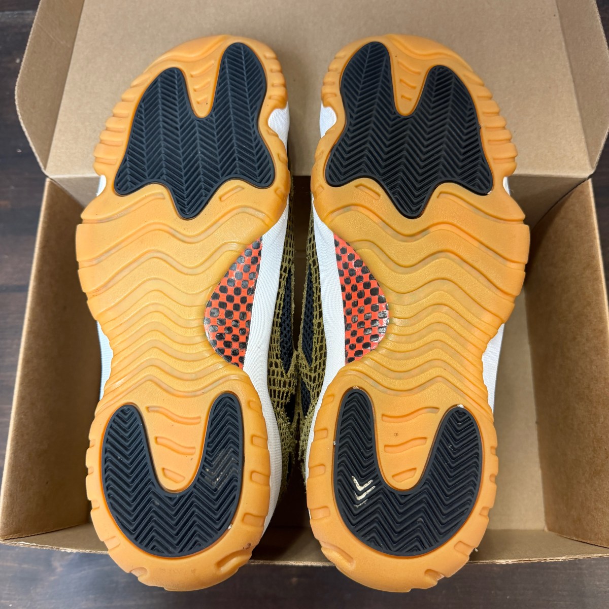 Jordan 11 Retro Low IE Militia Green (2015) Size 11 (Pre-Owned) - Image 7