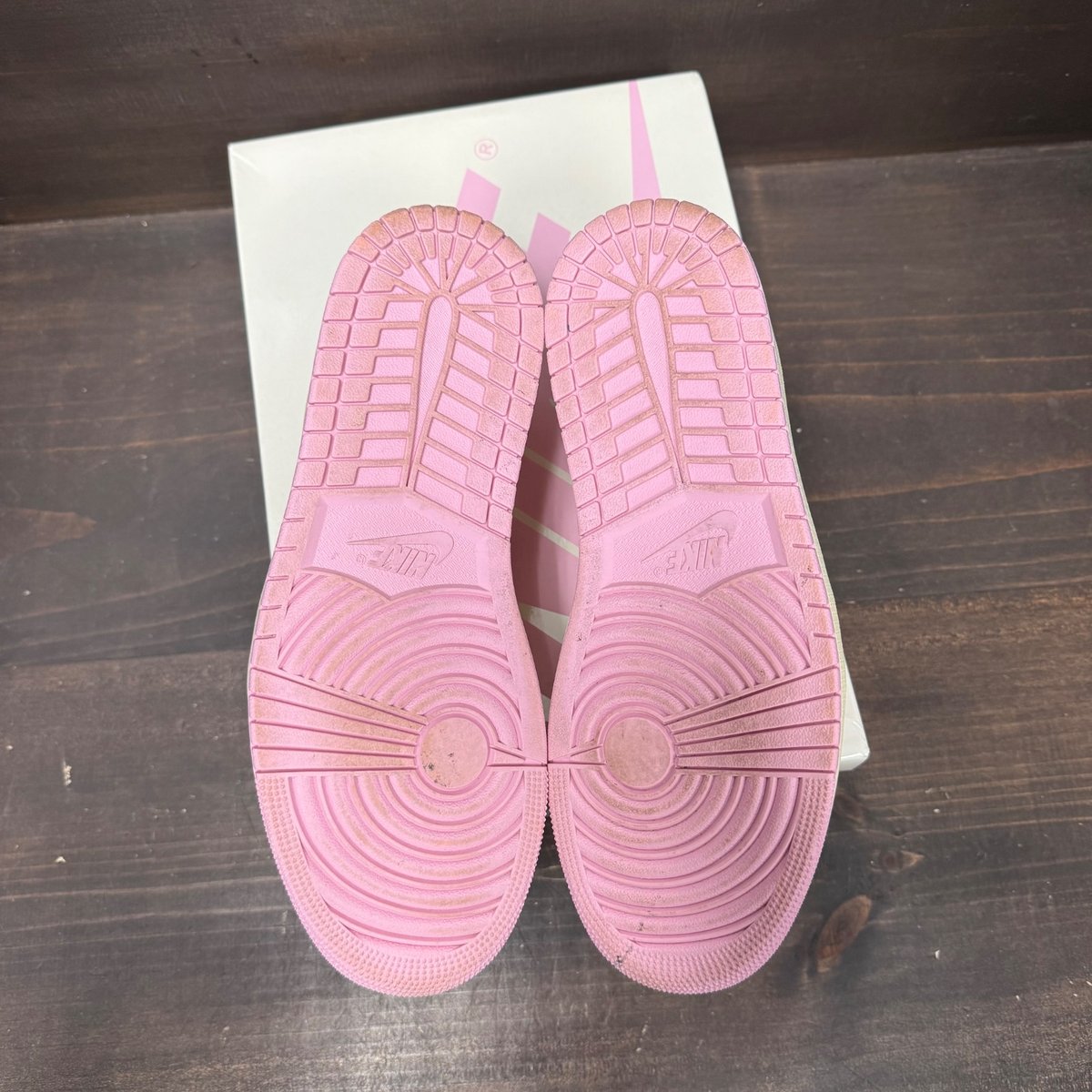 Jordan 1 Retro Low OG SP Travis Scott Shy Pink Size 9.5 (Pre-Owned) - box