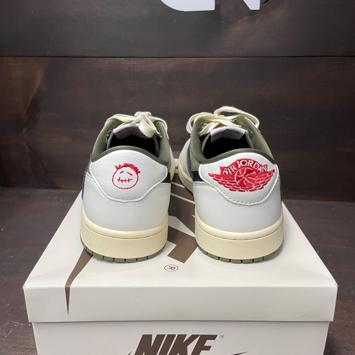Jordan 1 Retro Low OG SP Travis Scott Medium Olive Size 10 (Pre-Owned) - side