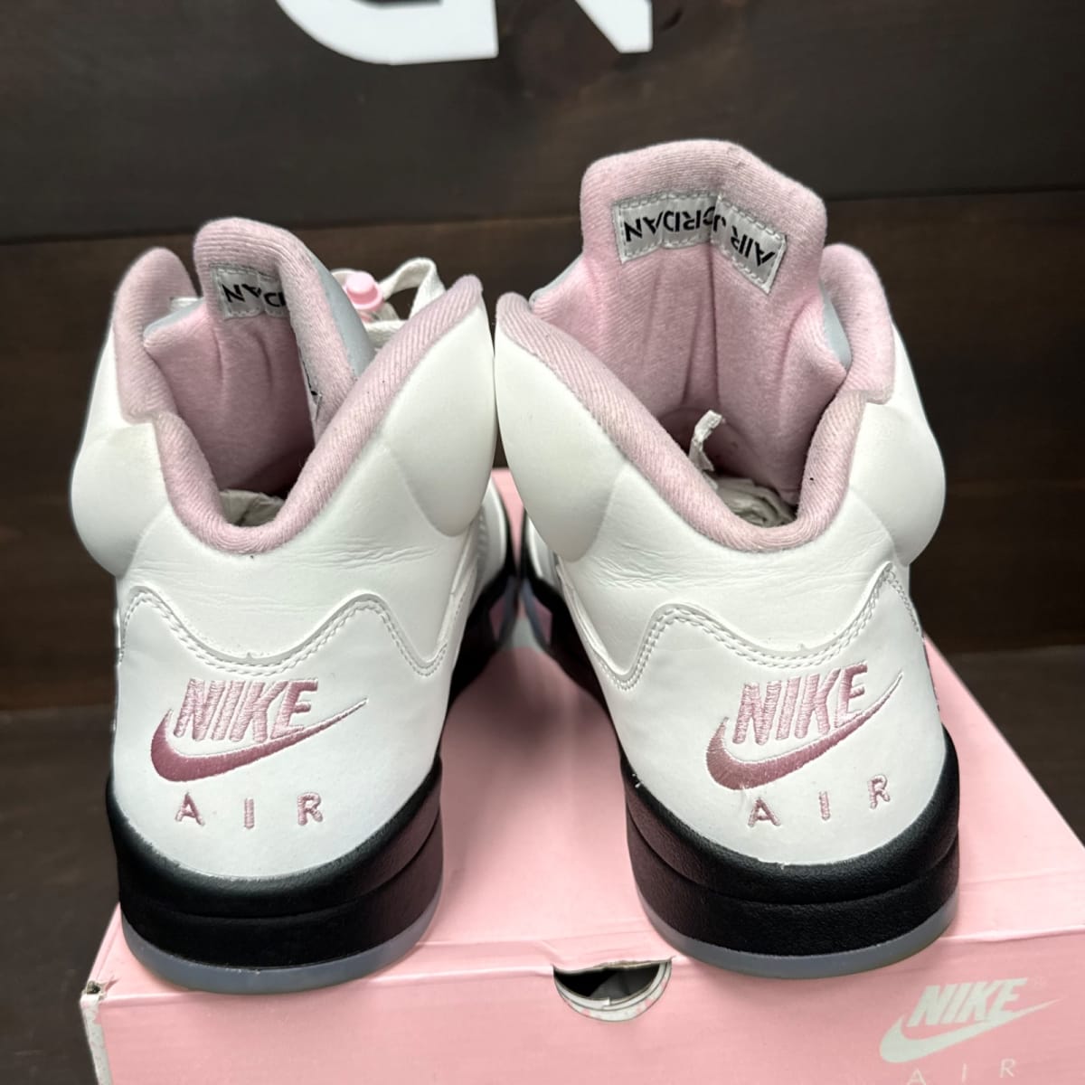 Jordan 5 Retro Medium Soft Pink Size 11 (Pre-Owned) - sole