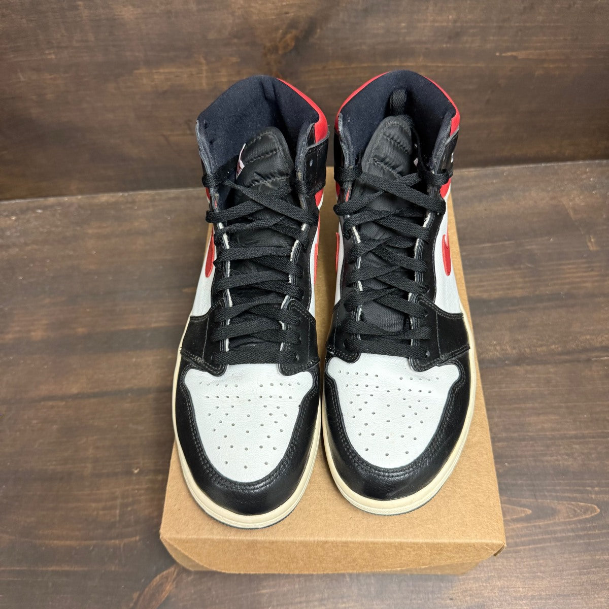 Jordan 1 Retro High Black Gym Red Size 11 (Pre-Owned) - Image 3