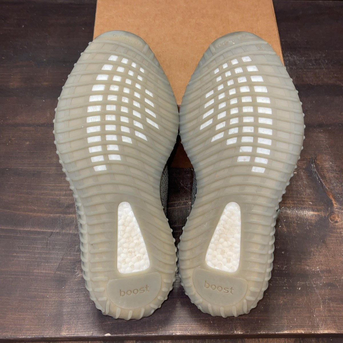 adidas Yeezy Boost 350 V2 Granite Size 8 (Pre-Owned) - Image 8