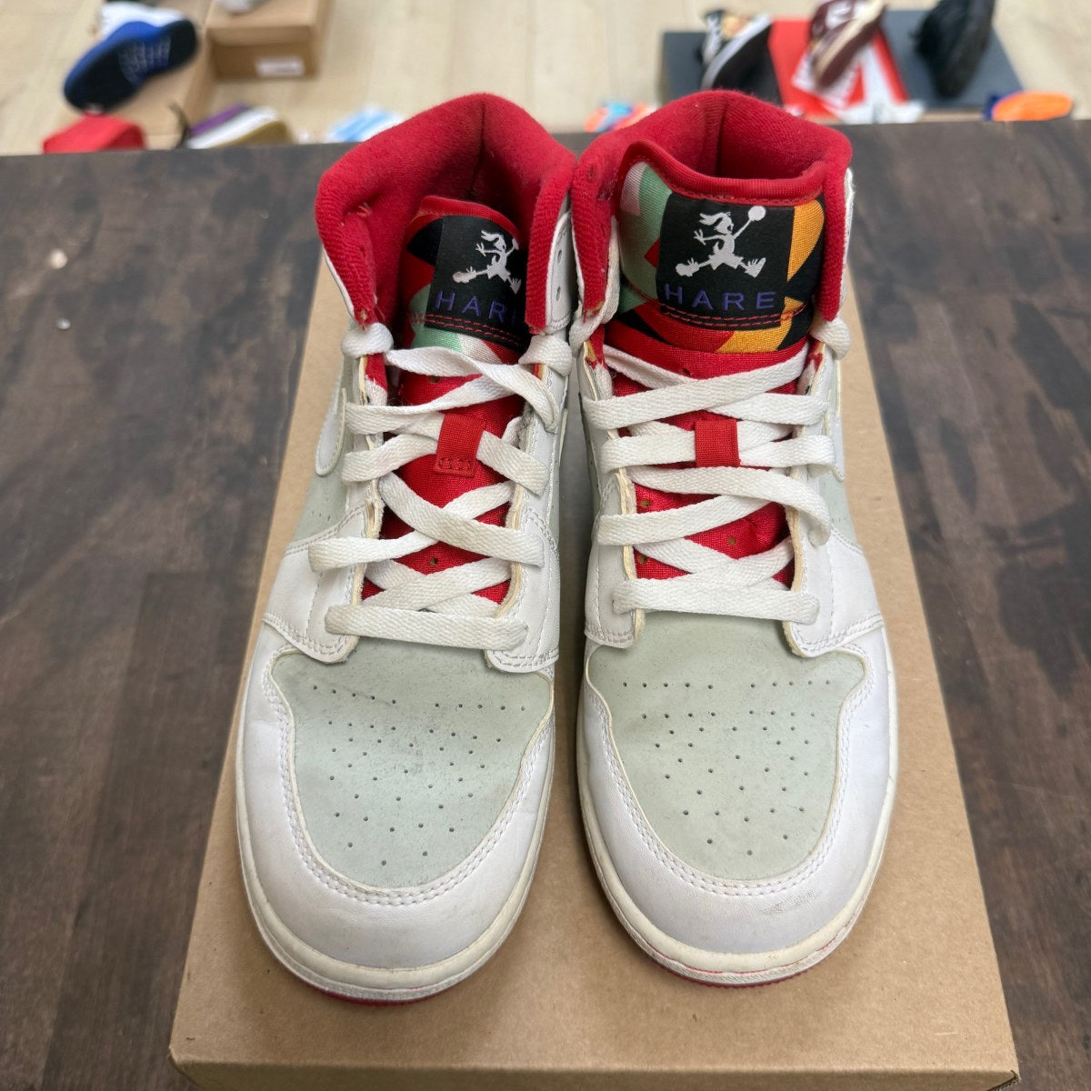 Jordan 1 Retro Mid Hare Jordan (2015) (GS) Size 6.5Y (Pre-Owned) - Image 2