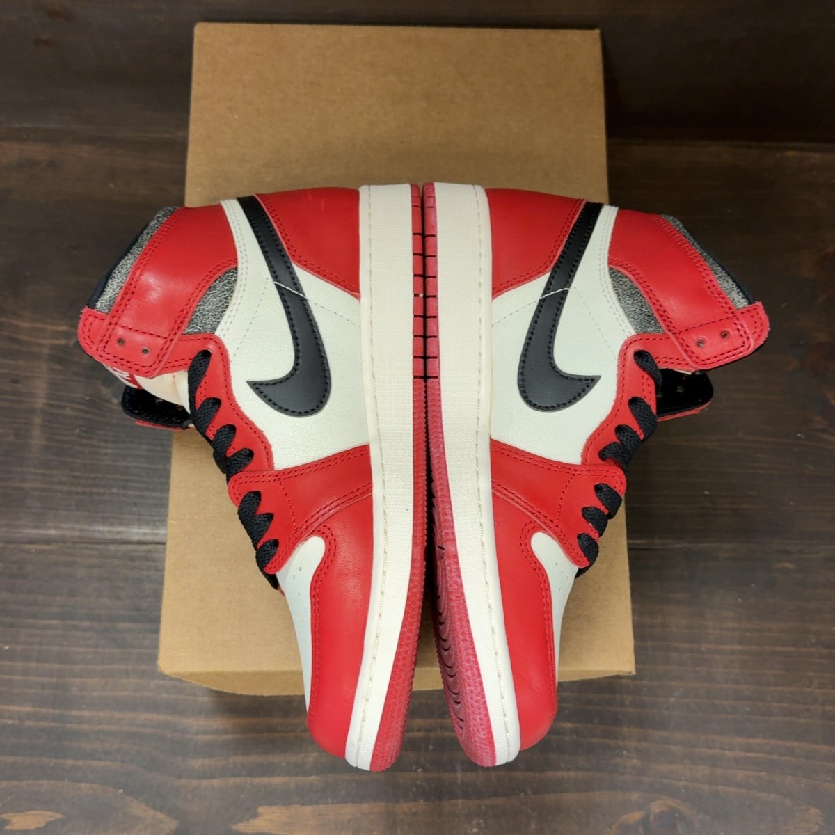 Jordan 1 Retro High OG Chicago Lost and Found (GS) Size 7Y (Pre-Owned) - Image 4