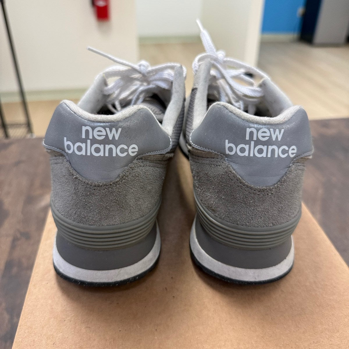 New Balance 574 Grey White Size 9.5 (Pre-Owned) - Image 3