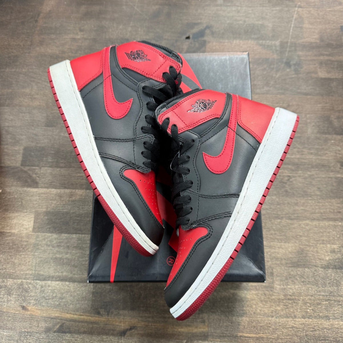 Jordan 1 Retro Bred Banned (2016) (GS) - Image 1