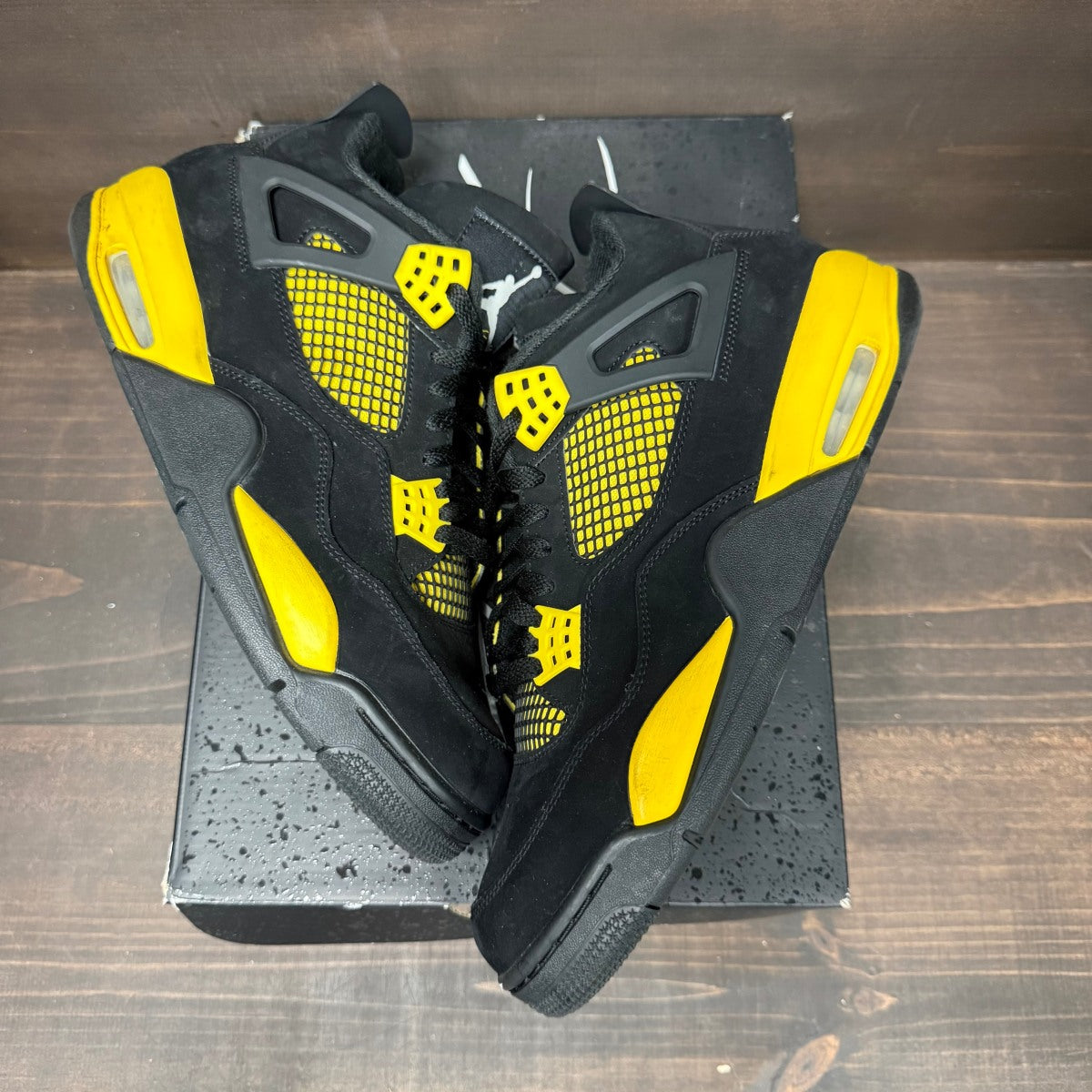 Jordan 4 Retro Thunder (2023) - Image 2