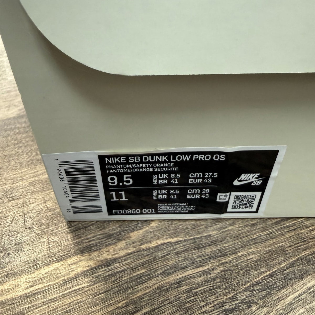 Nike SB Dunk Low Jarritos Size 9.5 (Pre-Owned)