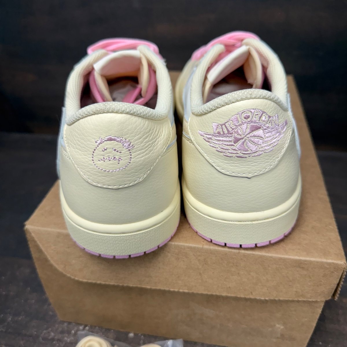 Jordan 1 Retro Low OG SP Travis Scott Shy Pink Size 12 - sole