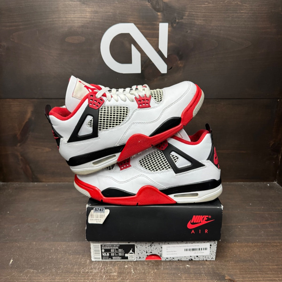 Jordan 4 Retro Fire Red (2020) Size 9 (Pre-Owned) - front