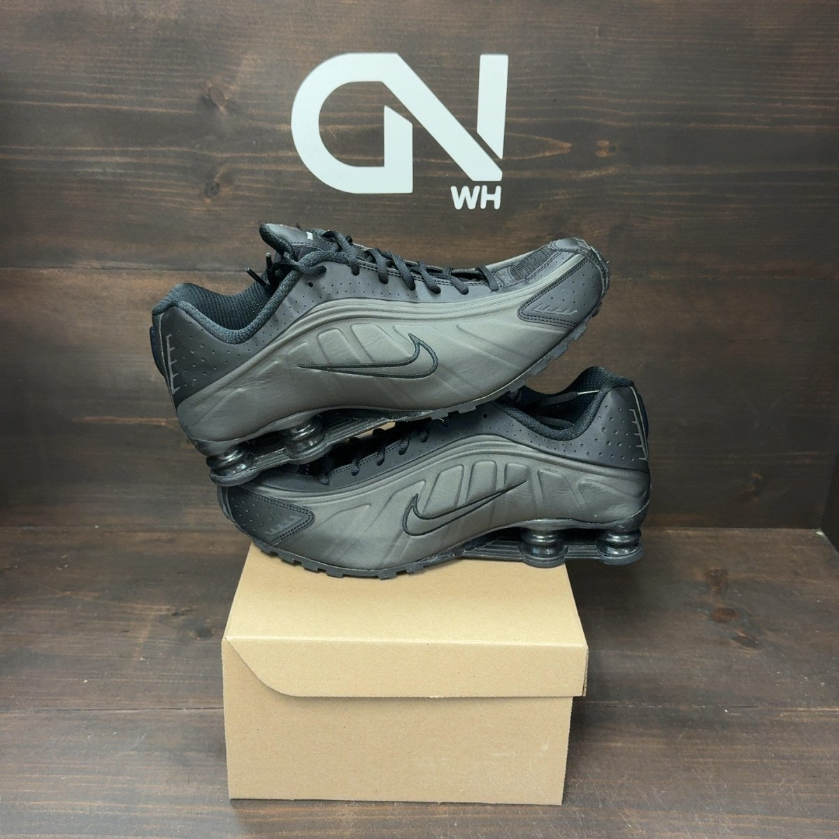 Nike Shox R4 Black Bright Crimson Size 12 (Pre-Owned) - Image 1