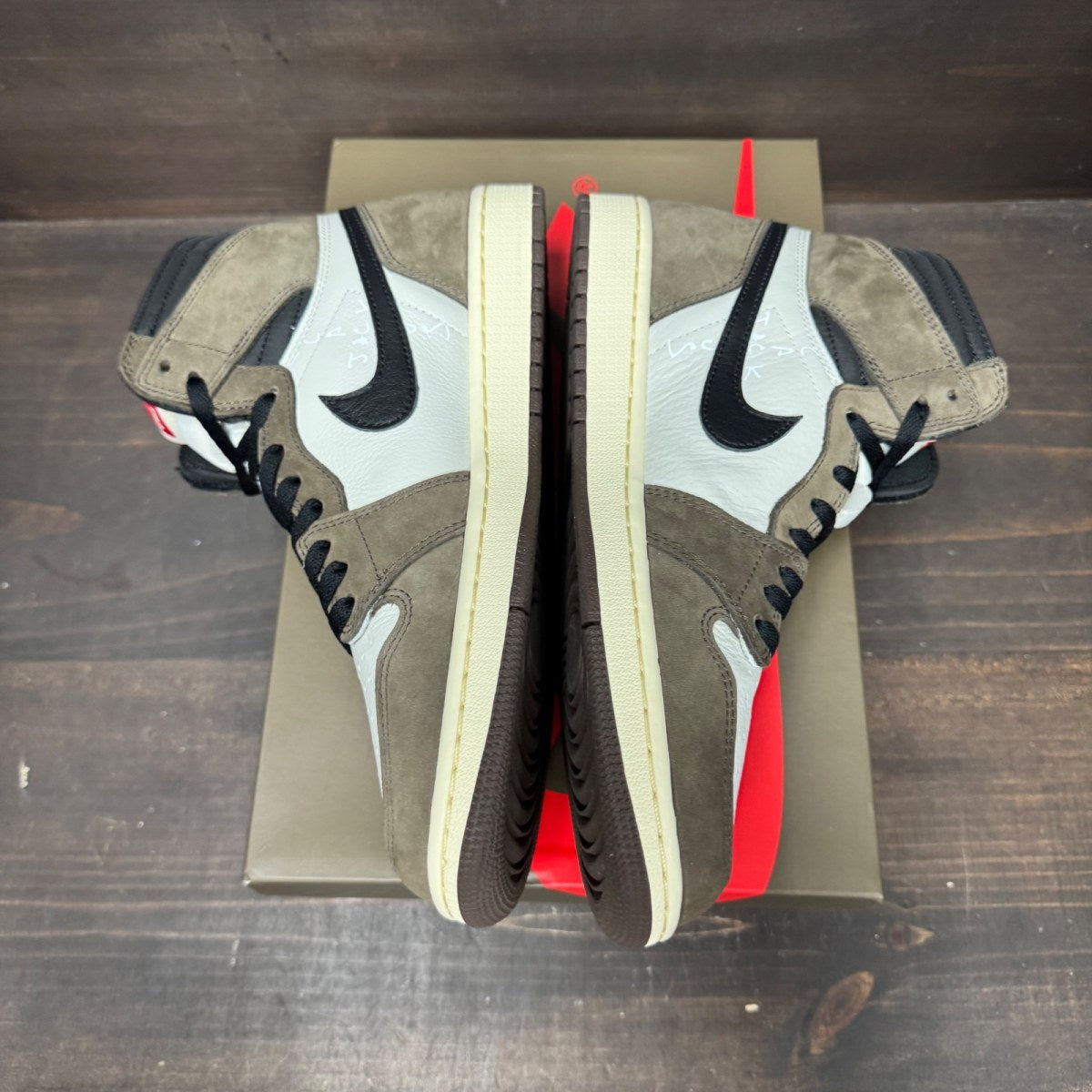 Jordan 1 Retro High OG SP Travis Scott Mocha Size 10 (Pre-Owned) - Image 4