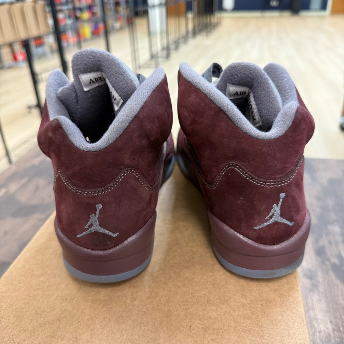Jordan 5 Retro Burgundy (2023) (GS) Size 7Y (Pre-Owned) - Image 3