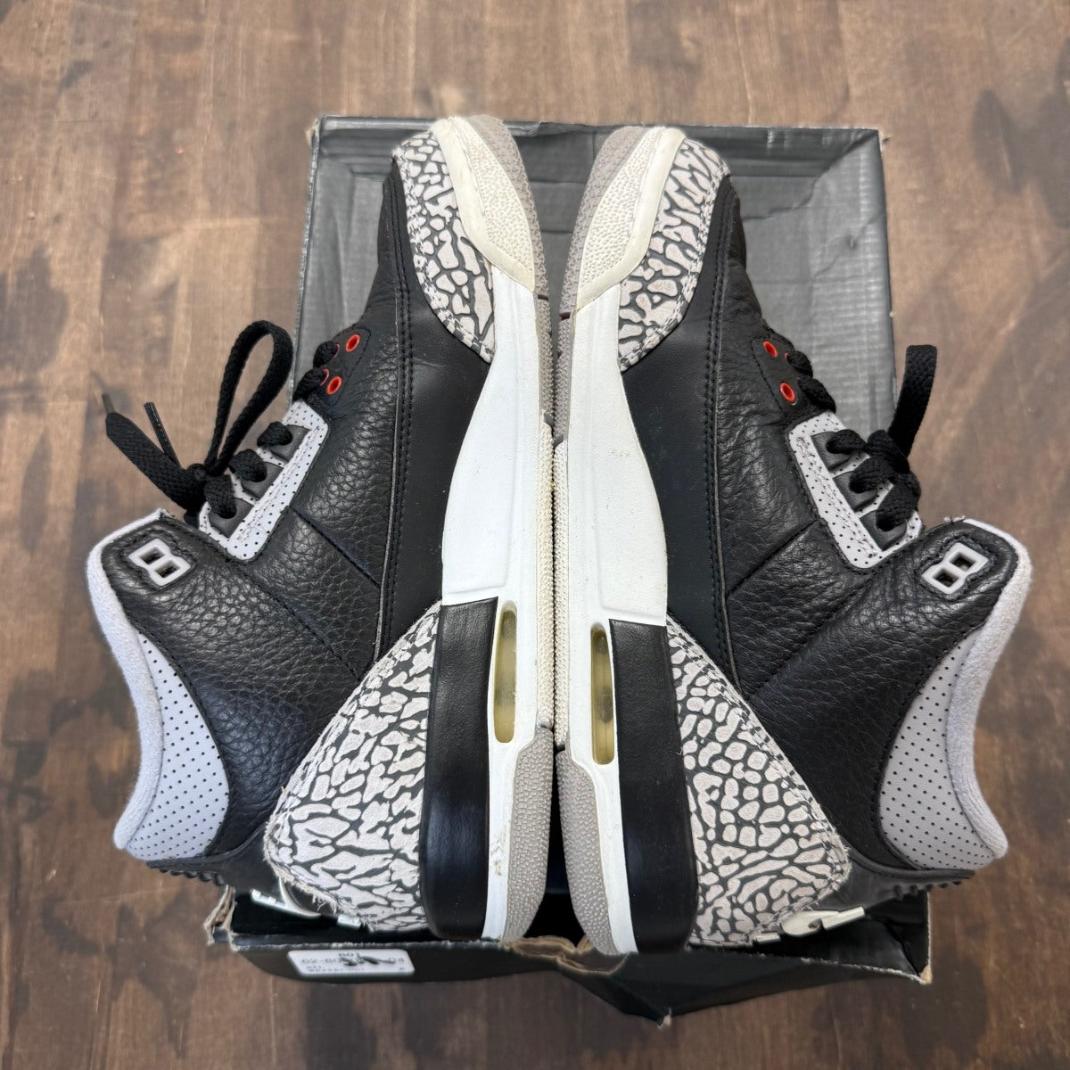 Jordan 3 Retro Black Cement (2018) (GS) - Image 4